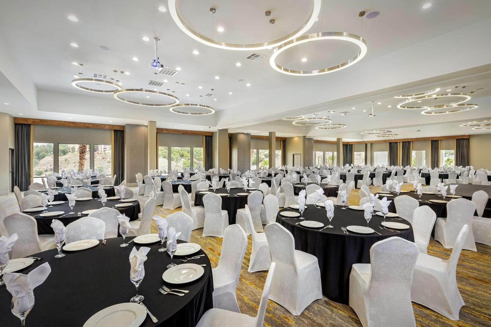Hotel Doubletree By Hilton Pomona Exterior foto
