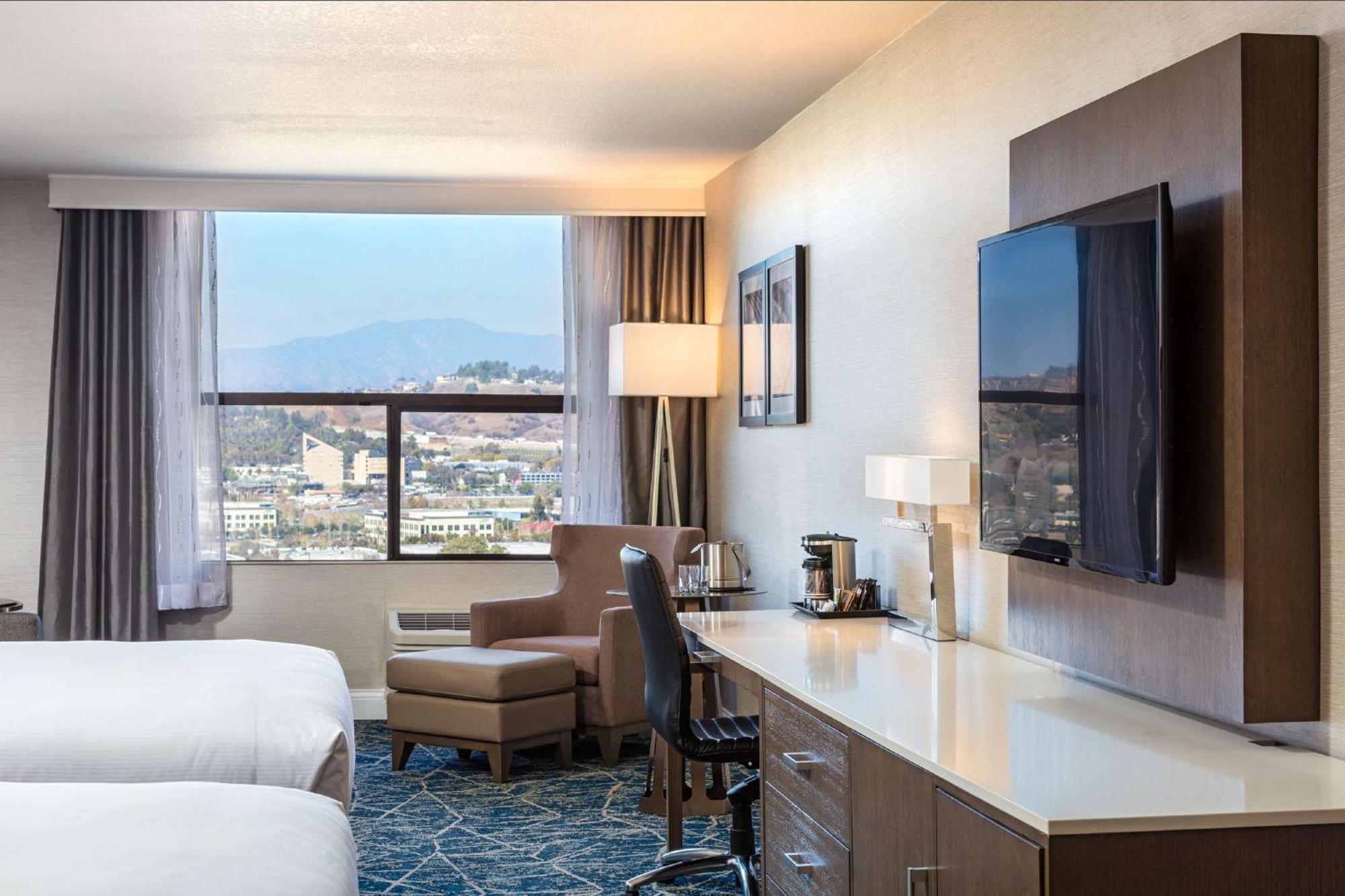Hotel Doubletree By Hilton Pomona Exterior foto