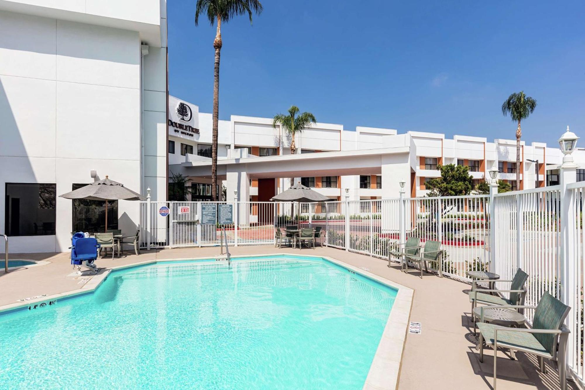 Hotel Doubletree By Hilton Pomona Exterior foto